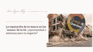 Cover del blog de Dani Buján. Imagen de un edificio comercial siendo derrumbado por una esfera gigante con el logo de Google AI Overviews, en una calle peatonal argentina. Tarjeta de texto a la izquierda con hashtags #IA #REPUTACION DE MARCA #ESTRATEGIADEMARCA y título: "La reputación de tu marca en las manos de la IA: ¿oportunidad o amenaza para tu negocio?"